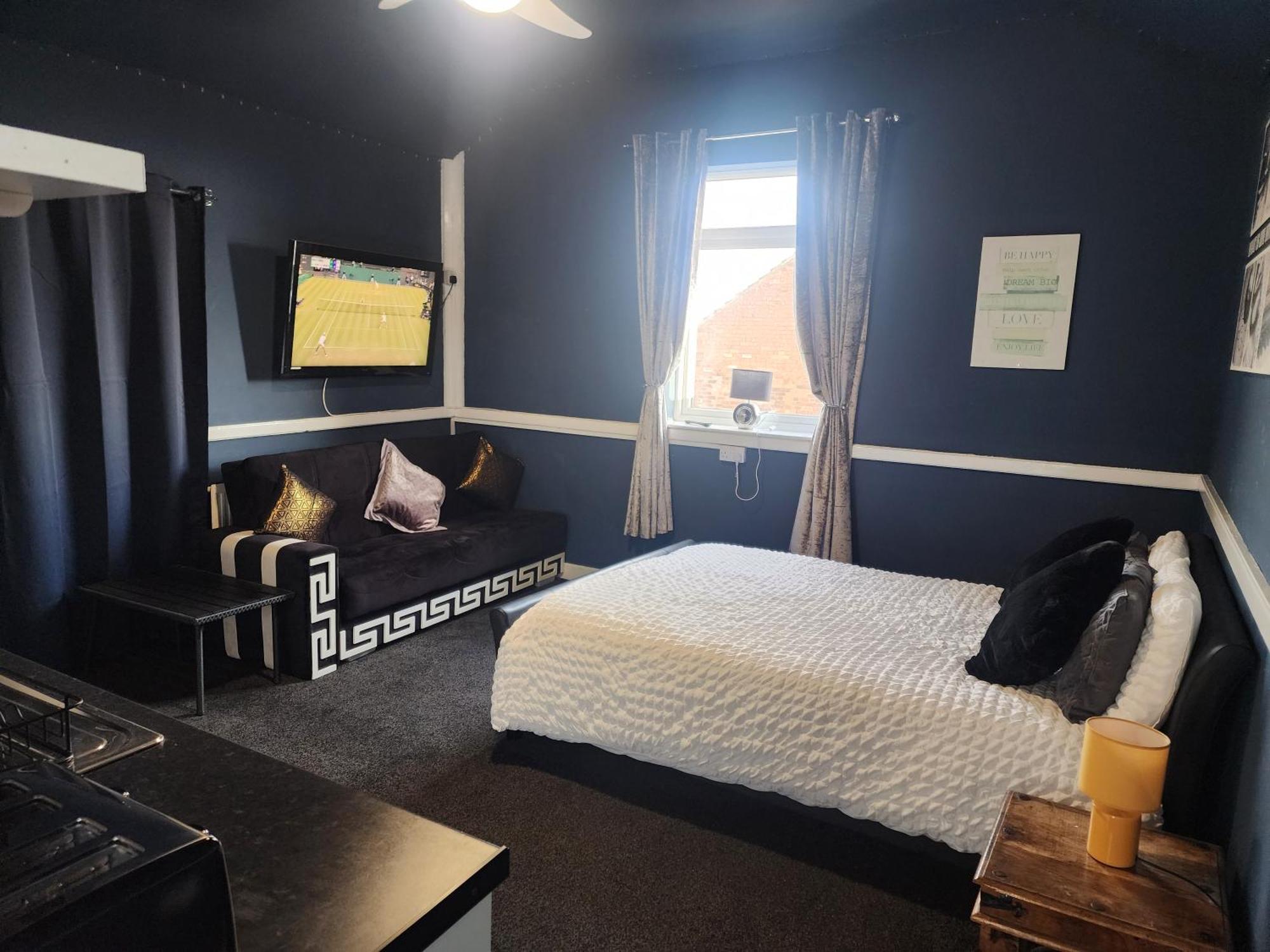 The New Accommodation Free Complementary Breakfast Tibshelf Room photo